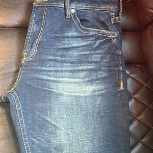 Men's brand new unworn Buckle brand Salvage jeans size 40R (40x31) relaxed fit.